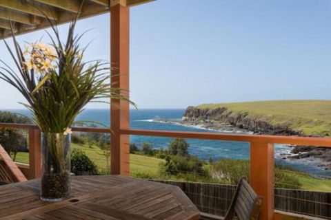 Absolute Oceanfront Cottage - Grafton Accommodation 3