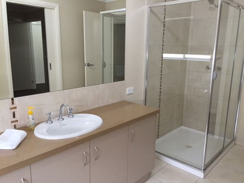 The Anchorage By The Lake - Grafton Accommodation 4