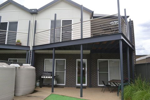 Waterview - 2 Doc Crt - Grafton Accommodation 1