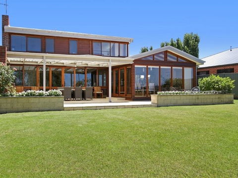Lake House 61 Mulwala - Grafton Accommodation 1