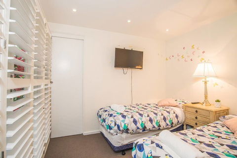 Ultimate Sandringham Beach Front Luxury House - Grafton Accommodation 6