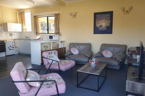 Cozy Beach Weekender - Grafton Accommodation 2