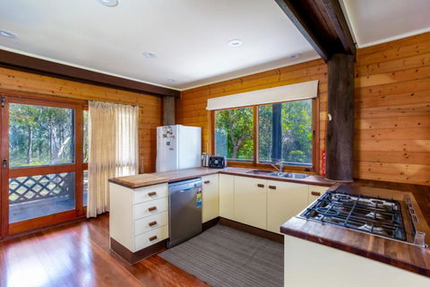 41 Carlo Circle Rainbow Beach Huge Beach House With Room For Everyone - Grafton Accommodation 3