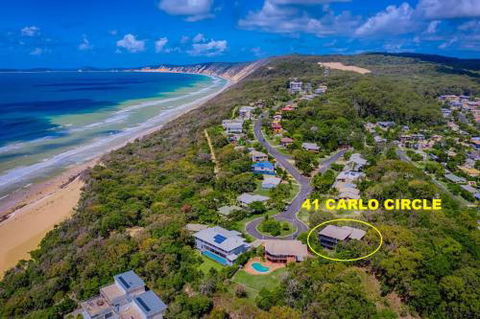 41 Carlo Circle Rainbow Beach Huge Beach House With Room For Everyone - Grafton Accommodation 2