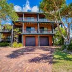 41 Carlo Circle Rainbow Beach Huge Beach House With Room For Everyone - Grafton Accommodation 0