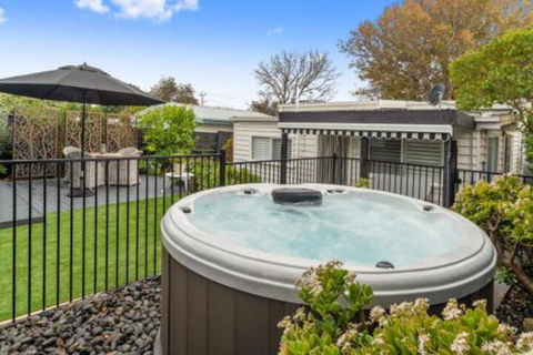 Amber Cottage Luxury Seaside Retreat With Outdoor Spa! - Grafton Accommodation 4