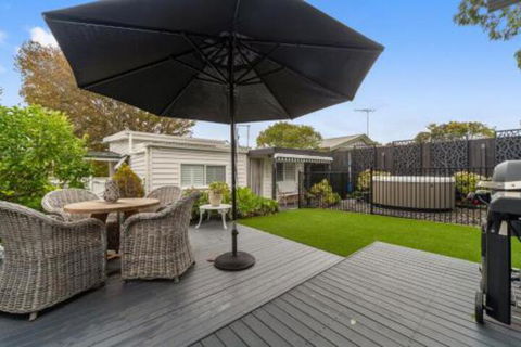 Amber Cottage Luxury Seaside Retreat With Outdoor Spa! - Grafton Accommodation 0
