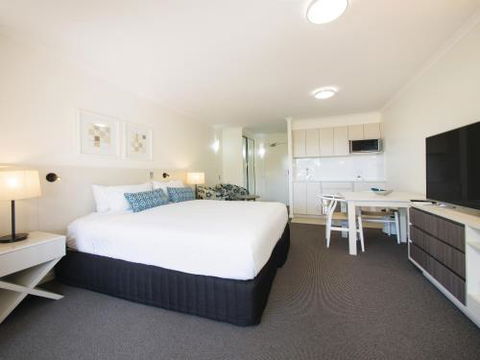 Apartments At 2 Landsborough - Grafton Accommodation 4