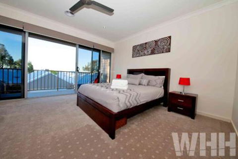 Adelphi Views On Luton Woodlands - Grafton Accommodation 7