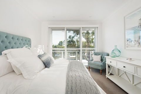 Arabella Stylish Seaside Sanctuary With Views - Grafton Accommodation 5