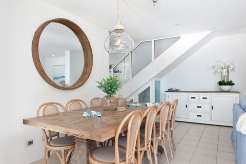 Arabella Stylish Seaside Sanctuary With Views - Grafton Accommodation 3
