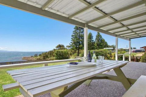 Amazing Aspects Perched Above Tilbury Cove - Grafton Accommodation 3