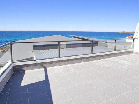 Aqua Views Over Jones Beach - Grafton Accommodation 2