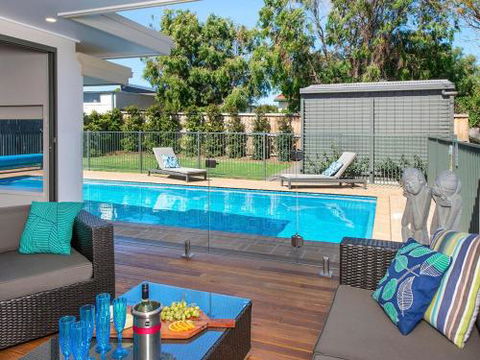 Emerald Coastal Walk Swimming Pool Pet Friendly - Grafton Accommodation 3