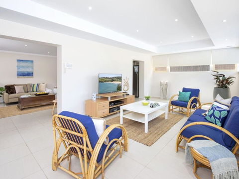 Emerald Coastal Walk Swimming Pool Pet Friendly - Grafton Accommodation 6