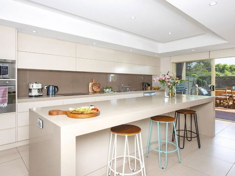 Emerald Coastal Walk Swimming Pool Pet Friendly - Grafton Accommodation 5