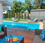 Emerald coastal walk swimming pool pet friendly - Grafton Accommodation