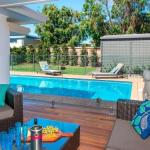 Emerald Coastal Walk Swimming Pool Pet Friendly - Grafton Accommodation 0