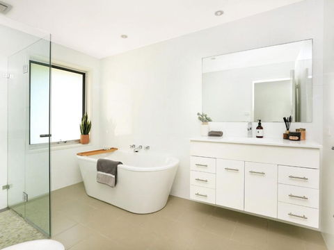 Isthmus On Jones Beach - Grafton Accommodation 3