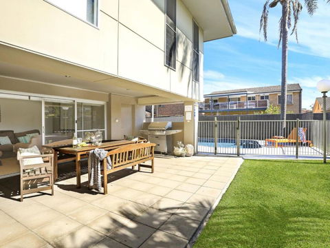 Isthmus On Jones Beach - Grafton Accommodation 1