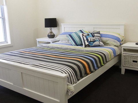 Joness Beach House Perfect Location With Views! - Grafton Accommodation 1