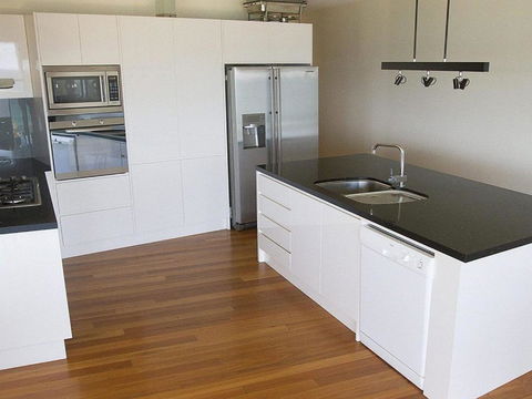 Joness Beach House Perfect Location With Views! - Grafton Accommodation 5