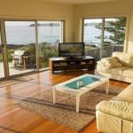 Joness Beach House Perfect Location With Views! - Grafton Accommodation 0