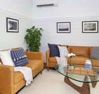 Ocean Mist Cottage across from pet friendly beach - Grafton Accommodation