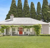 Nattai Lodge house  cottage in beautiful garden - Grafton Accommodation