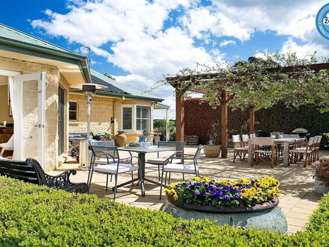 Sinden Park Garden Swimming Pool Rural Vistas - Grafton Accommodation 1