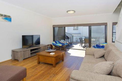Surf Beach Townhouse - Grafton Accommodation 7