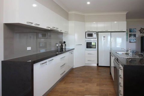 Waterfront On Osprey - Grafton Accommodation 1
