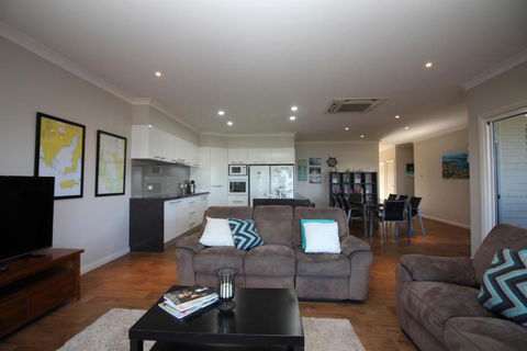 Waterfront On Osprey - Grafton Accommodation 6
