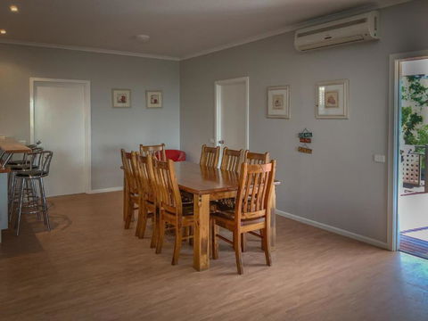 Desert Pea - Grafton Accommodation 3