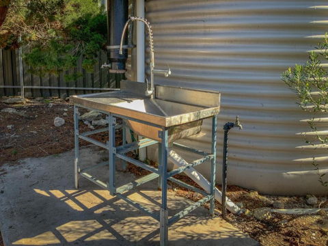 Desert Pea - Grafton Accommodation 4