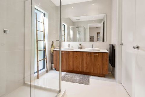 CATALINA MOUNT ELIZA - Grafton Accommodation 4