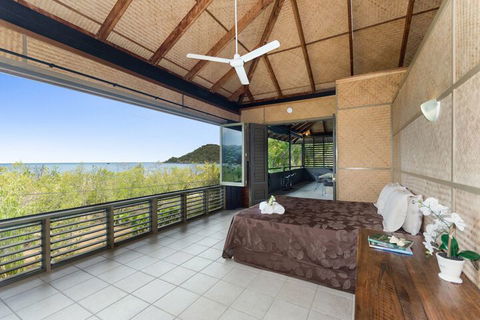 Absolute Beachfront - Grafton Accommodation 3