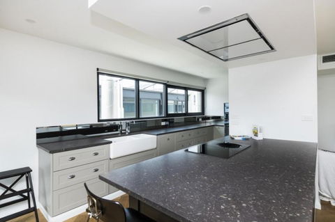 Accommodate Canberra Warehouse - Grafton Accommodation 6