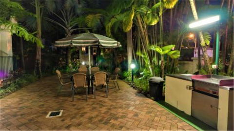 A Taste Of The Tropics - Grafton Accommodation 6