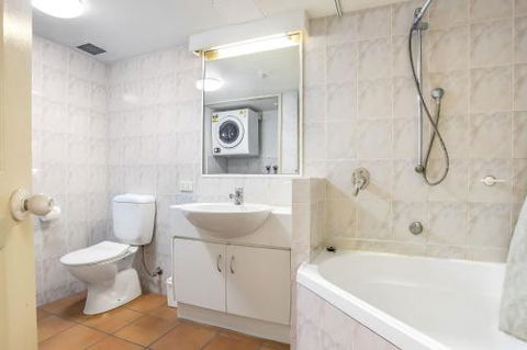 A Taste Of The Tropics - Grafton Accommodation 5