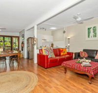 BEACH RETREAT - Grafton Accommodation