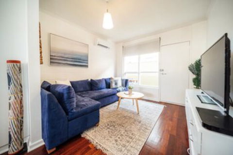 Urban Beach Shack Metres From The Beach & Cafes - Grafton Accommodation 0