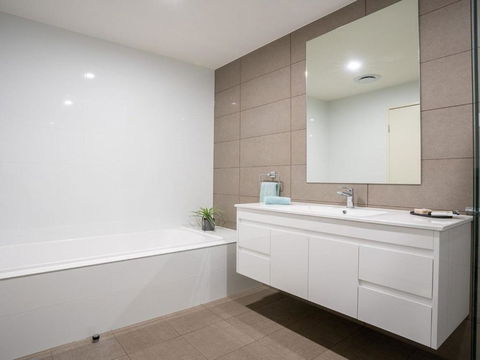 Riptide On Surf Beach Sun Surf & Style - Grafton Accommodation 3