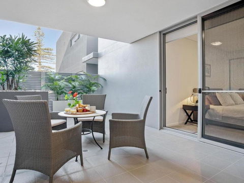 Riptide On Surf Beach Sun Surf & Style - Grafton Accommodation 6