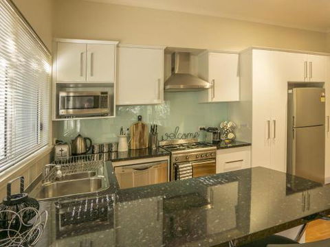 Championship Golf Course On Your Back Door - Grafton Accommodation 3