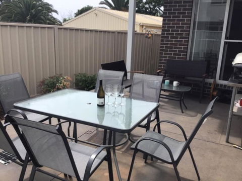 Discover Warilla Bright & Airy Townhouse Near The Beach & Lake - Grafton Accommodation 5