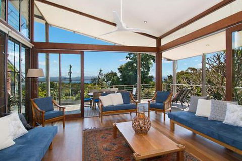 Above The Pass - Grafton Accommodation 0
