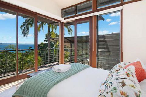 Above The Pass - Grafton Accommodation 5