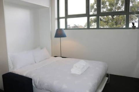 Cosy Newtown Studio Apartment With Swimming Pool - Grafton Accommodation 6