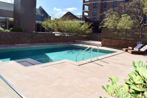 Cosy Newtown Studio Apartment With Swimming Pool - Grafton Accommodation 3
